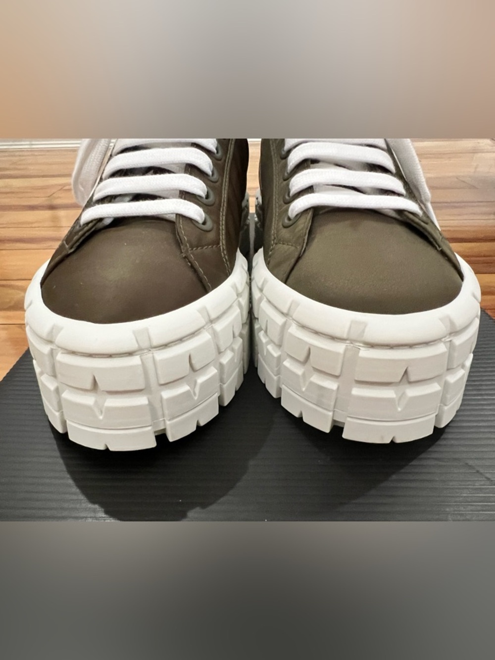 Prada Double Wheel low-top sneakers, size 10 - Picture 5 of 7